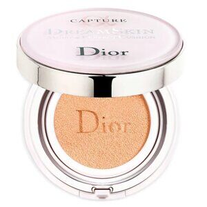 DIOR Capture Totale DreamSkin Perfect Skin Cushion in "020 Light Beige"